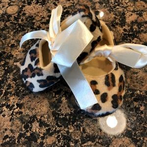 Leopard crib shoe
